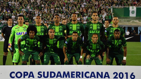 Brazil's Chapecoense players pose for pictures during their 2016 Copa Sudamericana semifinal second leg football match against Argentina's San Lorenzo held at Arena Conda stadium, in Chapeco, Brazil, on November 23, 2016. - Sputnik International