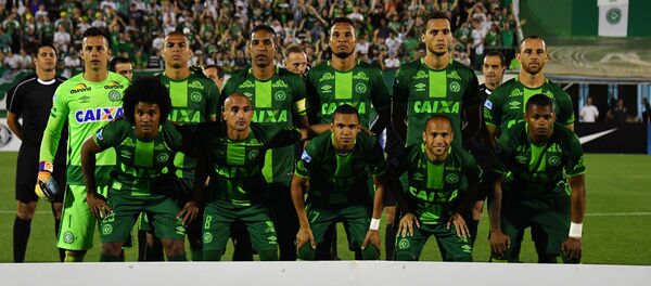 Brazil's Chapecoense players pose for pictures during their 2016 Copa Sudamericana semifinal second leg football match against Argentina's San Lorenzo held at Arena Conda stadium, in Chapeco, Brazil, on November 23, 2016. - Sputnik International