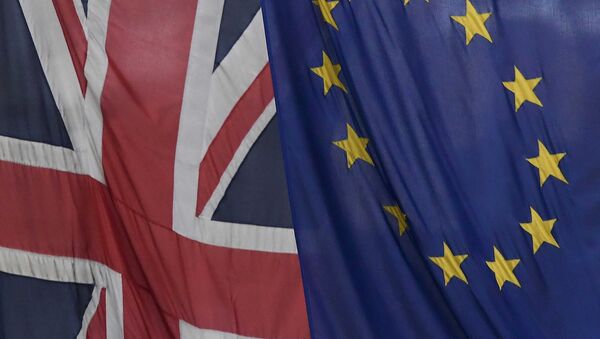 A Union flag flies next to the flag of the European Union in London, Britain, November 4, 2016. - Sputnik International