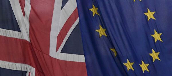 A Union flag flies next to the flag of the European Union in London, Britain, November 4, 2016. - Sputnik International