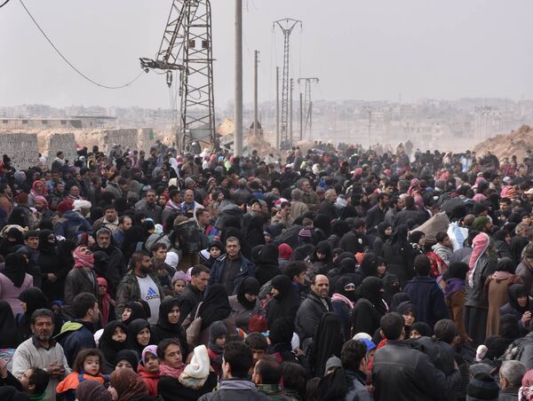 Syrians that evacuated the eastern districts of Aleppo gather to board buses, in a government held area in Aleppo, Syria in this handout picture provided by SANA on November 29, 2016. Syrians that evacuated the eastern districts of Aleppo gather to board buses, in a government held area in Aleppo, Syria in this handout picture provided by SANA on November 29, 2016. - Sputnik International