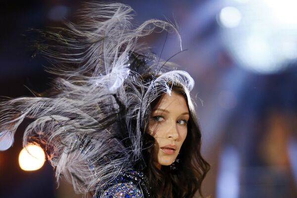 Victoria's Secret Fashion Show 2016: Angels Grace the Stage in Paris - Sputnik International