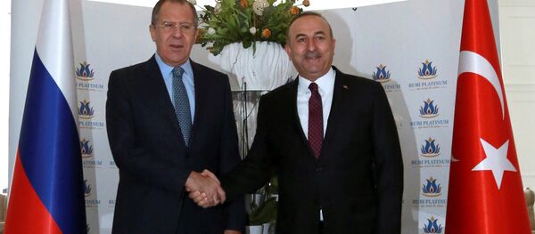 Russian Foreign Minister Sergei Lavrov shakes hands with his Turkish counterpart Mevlut Cavusoglu in Alanya, Turkey, December 1, 2016. - Sputnik International