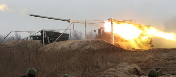 Ukrainian soldiers look at the fire of Soviet Grad missile system (file) - Sputnik International