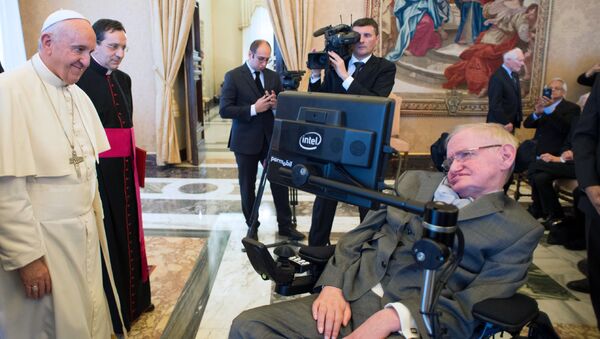 Pope Francis (L) meeting with English theoretical physicist and cosmologist Stephen Hawking at the Vatican - Sputnik International