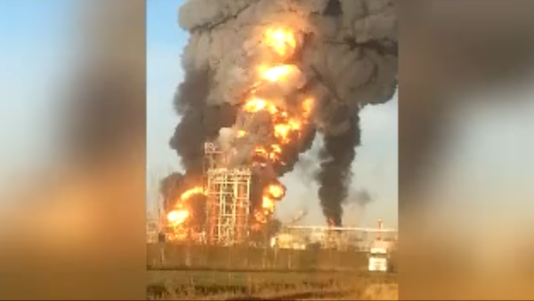 WATCH: Massive Explosion at Italian Oil Refinery Caught on Camera - Sputnik International