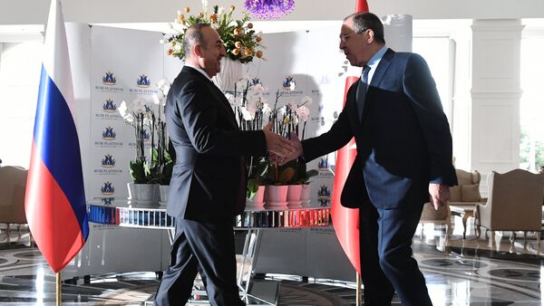 Russian Foreign Minister Sergei Lavrov, right, and Turkish Foreign Minister Mevlut Cavusoglu meet in Turkey - Sputnik International