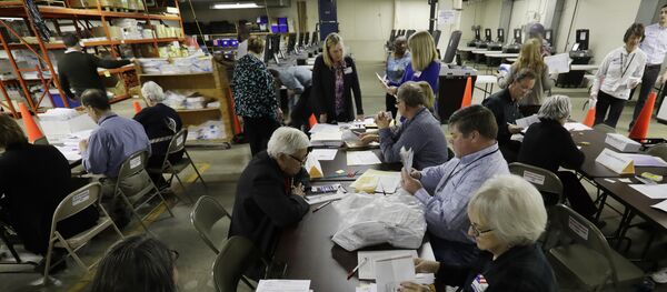 Workers begin a statewide presidential election recount Thursday, Dec. 1, 2016, in Milwaukee - Sputnik International