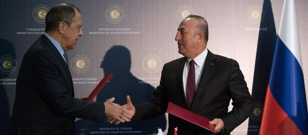 Russian Foreign Minister Sergei Lavrov, left, and Turkish Foreign Minister Mevlut Cavusoglu during the signing of joint documents following a meeting in Turkey - Sputnik International