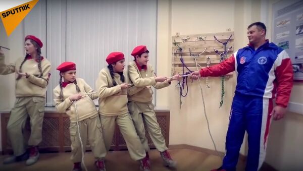 Young Army Members Accept The Mannequin Challenge - Sputnik International