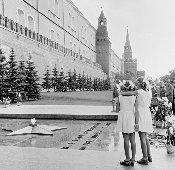 The Tomb of the Unknown Soldier in Moscow's Alexander Garden - Sputnik International