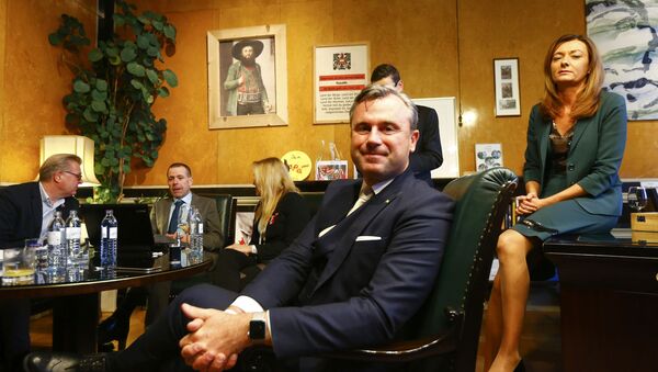 Austrian far-right Freedom Party (FPOe) presidential candidate Norbert Hofer and his wife Verena wait for the first projections in his office in Vienna, Austria, December 4, 2016 - Sputnik International