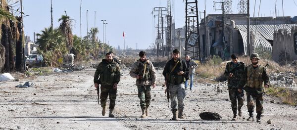 Syrian pro-government forces advance in the Myessar district in east Aleppo in an ongoing operation to recapture all of the battered second city, on December 4, 2016 - Sputnik International