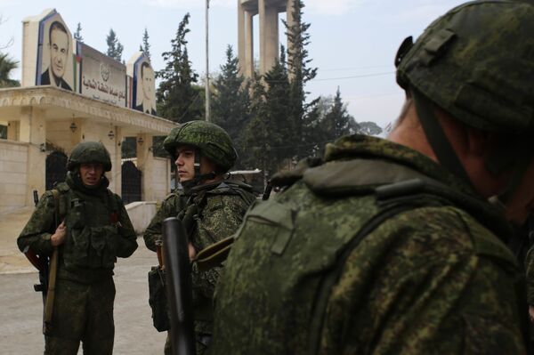 Russian soldiers stand next to an aid convoy in Aleppo, Syria, Sunday, Dec. 4, 2016 Russian soldiers stand next to an aid convoy in Aleppo, Syria, Sunday, Dec. 4, 2016 - Sputnik International