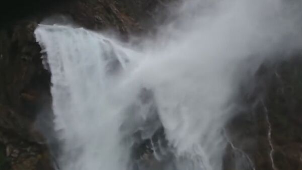 Waterfall in Croatia blown upwards by high winds - Sputnik International