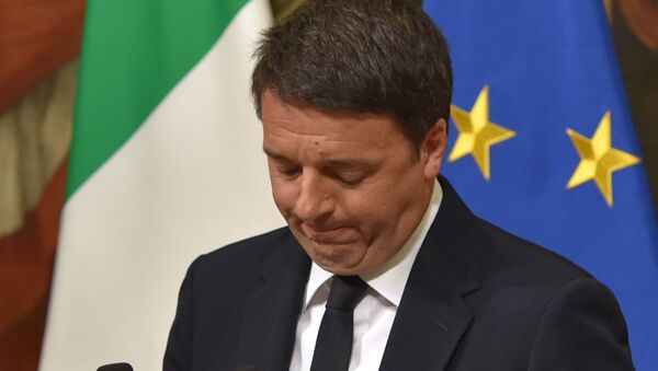 Italy's Prime Minister Matteo Renzi announces his resignation during a press conference at the Palazzo Chigi following the results of the vote for a referendum on constitutional reforms, on December 5, 2016 in Rome. - Sputnik International