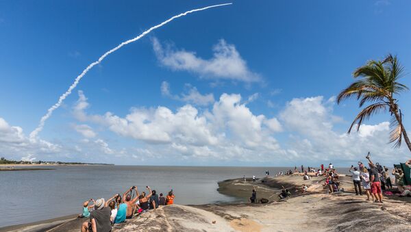 People take photos as an Ariane 5 space rocket with a payload of four Galileo satellites lifts off from ESA's European Spaceport in Kourou, French Guiana, on November 17, 2016 - Sputnik International