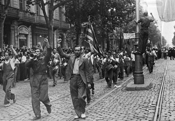 Picture dated July 1936 showing Republicans of leftist parties demonstrating in the streets of Barcelona against Franco's attempt to overthrow the Spanish Republic. Picture dated July 1936 showing Republicans of leftist parties demonstrating in the streets of Barcelona against Franco's attempt to overthrow the Spanish Republic. - Sputnik International