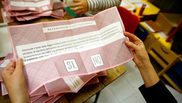A volunteer counts ballots for a referendum on constitutional reform at a polling station in Rome, Italy, December 4, 2016. - Sputnik International