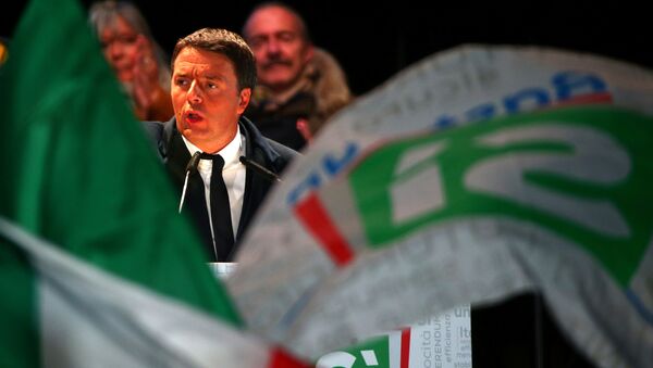 Italian Prime Minister Matteo Renzi speaks during the last rally for a Yes vote in the upcoming referendum about constitutional reform, in Florence, Italy - Sputnik International