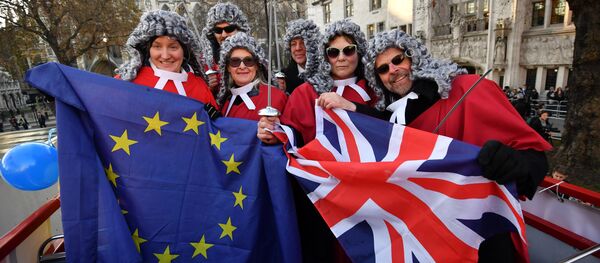 Members of the pro-European movement Britain for Europe pose on a double decker bus dressed as judges outside the Supreme court building in London on the first day of a four-day hearing on December 5, 2016. Members of the pro-European movement Britain for Europe pose on a double decker bus dressed as judges outside the Supreme court building in London on the first day of a four-day hearing on December 5, 2016. - Sputnik International