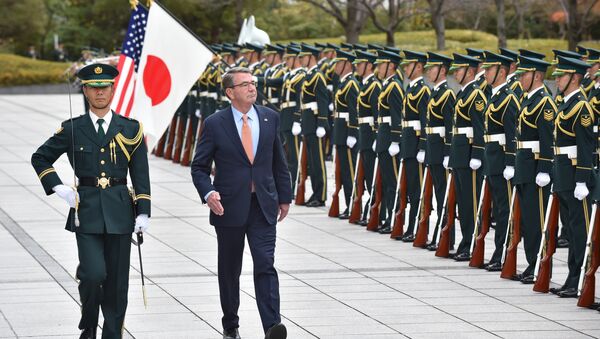 US Defense Secretary Ashton Carter (2nd L) reviews an honour guard prior to talks with his Japanese counterpart Tomomi Inada at the defence ministry in Tokyo on December 7, 2016. - Sputnik International