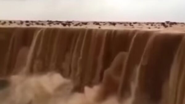 Sand water fall in Saudi arabia - Sputnik International