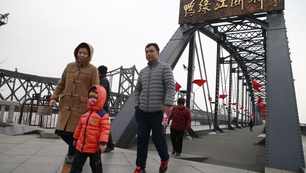 A family exits the Dandong Broken Bridge Scenic Area on Sunday - Sputnik International
