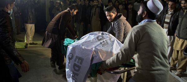 Pakistani volunteers move remains of plane crash victims to a mortuary at a hospital, in Abbottabad, Pakistan - Sputnik International