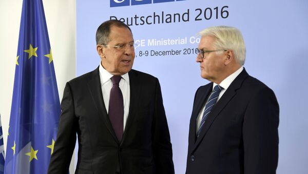 German Foreign Minister Frank-Walter Steinmeier (R) welcomes his Russian counterpart Sergey Lavrov at the 23rd OSCE Ministerial Council organized by Germany's OSCE Chairmanship in Hamburg, Germany December 8, 2016. - Sputnik International