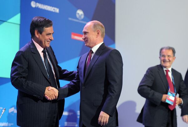 Vladimir Putin and Francois Fillon at the Valdai discussion club in 2013 - Sputnik International