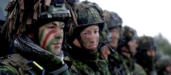 Lithuanian troops along with the other troops from 11 NATO nations take part in the exercise in urban warfare during Iron Sword exercise in the mock town near Pabrade, Lithuania, December 2, 2016. - Sputnik International