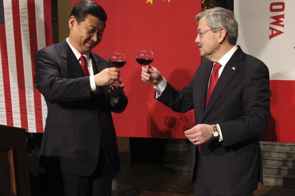 Chinese Vice President Xi Jinping, left, and Iowa Gov. Terry Branstad raise their glasses at the beginning of a formal dinner in the rotunda at the Iowa Statehouse, Wednesday, Feb. 15, 2012, in Des Moines, Iowa. Chinese Vice President Xi Jinping, left, and Iowa Gov. Terry Branstad raise their glasses at the beginning of a formal dinner in the rotunda at the Iowa Statehouse, Wednesday, Feb. 15, 2012, in Des Moines, Iowa. - Sputnik International