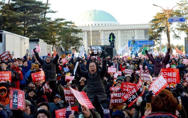 People react after impeachment vote on South Korean President Park Geun-hye was passed, in front of the National Assembly in Seoul, South Korea, December 9, 2016. The sign reads Impeach Park Geun-hye. - Sputnik International