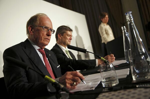 Lawyer Richard McLaren (L) takes questions after delivering his second and final part of a report for the World Anti-Doping Agency (WADA), at a news conference in London, Britain December 9, 2016 Lawyer Richard McLaren (L) takes questions after delivering his second and final part of a report for the World Anti-Doping Agency (WADA), at a news conference in London, Britain December 9, 2016 - Sputnik International