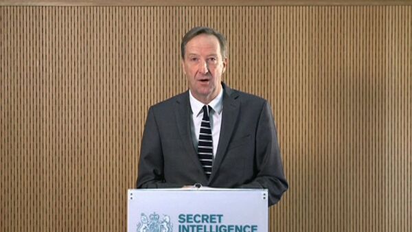 MI6 chief Alex Younger speaks at MI6's Vauxhall Cross headquarters in central London, in this still image from video, Britain December 8, 2016. - Sputnik International
