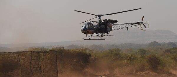 Indian soldiers watch as a 120mm Brandt Mortar is lowered from a Cheetah helicopter (File) Indian soldiers watch as a 120mm Brandt Mortar is lowered from a Cheetah helicopter (File) - Sputnik International