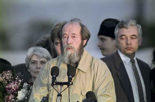 Natalya Solzhenitsyna and Alexander Solzhenitsyn visit Vladivostok. File photo Natalya Solzhenitsyna and Alexander Solzhenitsyn visit Vladivostok. File photo - Sputnik International