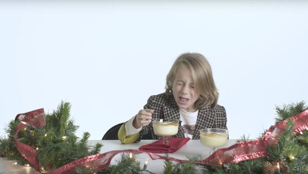 Kids Try 100 Years of Christmas Desserts | Bon Appetit - Sputnik International