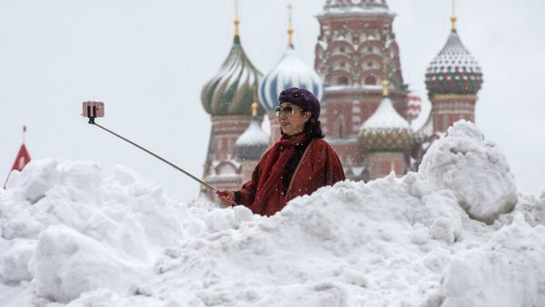 A woman is photographed near the St Basil Cathedral on the Red Square - Sputnik International