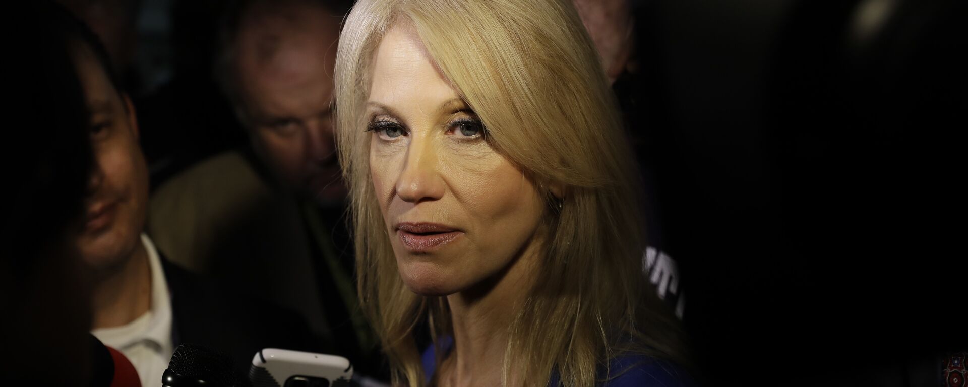 Kellyanne Conway, campaign manager for Republican presidential candidate Donald Trump, speaks with reporters after a speech by Melania Trump at the Main Line Sports Center in Berwyn, Pa., Thursday, Nov. 3, 2016 - Sputnik International, 1920, 09.09.2021