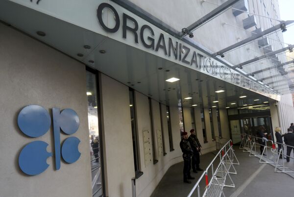 Oil Prices Rebound Amid Reports of Declining Output From World Top Producers Oil Prices Rebound Amid Reports of Declining Output From World Top Producers - Sputnik International