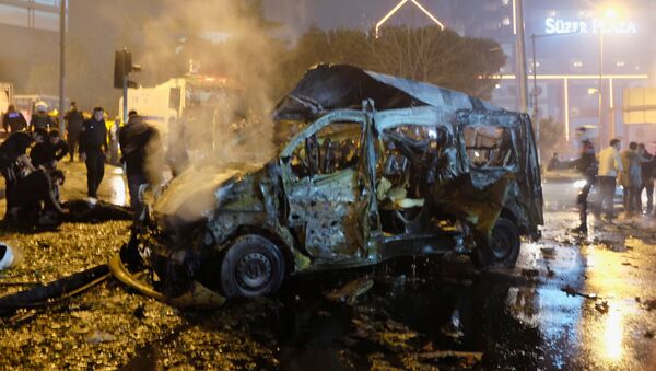 A damaged vehicle is seen after a blast in Istanbul, Turkey, December 10, 2016 - Sputnik International