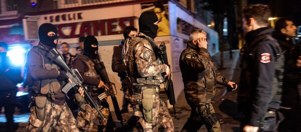 Turkish special force police officers patrol streets after a car bomb exploded near the stadium of football club Besiktas in Istanbul on December 10, 2016 Turkish special force police officers patrol streets after a car bomb exploded near the stadium of football club Besiktas in Istanbul on December 10, 2016 - Sputnik International