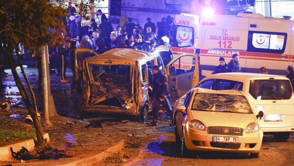 Police arrive at the site of an explosion in central Istanbul, Turkey, December 10, 2016 - Sputnik International