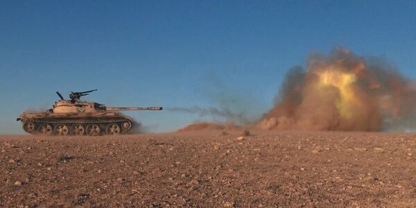 This image posted online on Dec. 10, 2016, by Daesh supporters on an anonymous photo sharing website, purports to show a tank operated by Daesh terrorists firing at Syrian troops east of Palmyra in Homs provence, Syria This image posted online on Dec. 10, 2016, by Daesh supporters on an anonymous photo sharing website, purports to show a tank operated by Daesh terrorists firing at Syrian troops east of Palmyra in Homs provence, Syria - Sputnik International