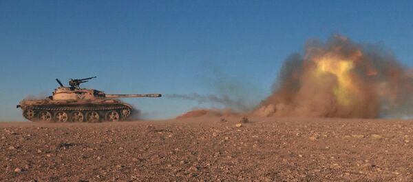 This image posted online on Dec. 10, 2016, by Daesh supporters on an anonymous photo sharing website, purports to show a tank operated by Daesh terrorists firing at Syrian troops east of Palmyra in Homs provence, Syria - Sputnik International