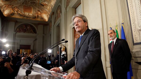 Italy's Foreign Minister Paolo Gentiloni talks to reporters after receiving a mandate to try to form the country's new government, at the Quirinal Palace in Rome, Italy December 11, 2016 - Sputnik International
