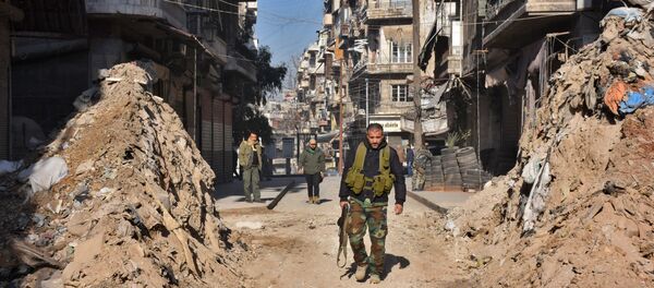 Syrian pro-government forces walk through a barricade in old Aleppo's Jdeideh neighbourhood on December 9, 2016 Syrian pro-government forces walk through a barricade in old Aleppo's Jdeideh neighbourhood on December 9, 2016 - Sputnik International