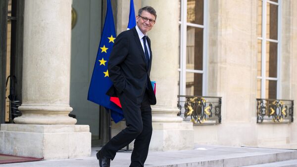French Education Minister Vincent Peillon leaving after attending the weekly cabinet meeting at the Elysee presidential Palace in Paris (File) - Sputnik International